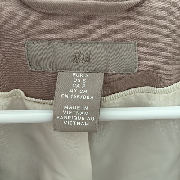 H&M Blazer - Picture 2 of 6